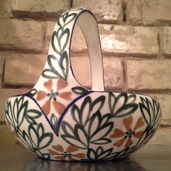 ernst wahliss ? - Art Pottery