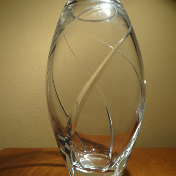TIFFANY &CO. SWIRL ELLIPTICAL VASE HAND CUT CRYSTAL - Art Glass