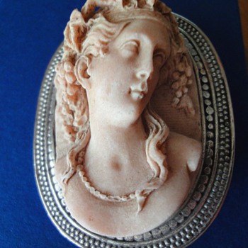 Wonderful full body antique Victorian carved Pompeii Lava Mount Vesuvius Cameo - Fine Jewelry