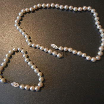 14 K White Gold Cultivated Pearl Necklace and Bracelet