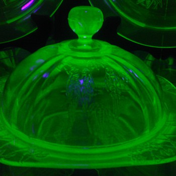 "Rare" Green Uranium Parrot Sylvan Butter Dish - Glassware