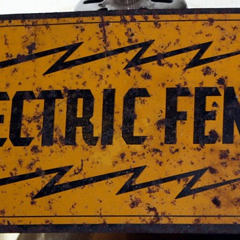 Electric fence sign with image of a bull