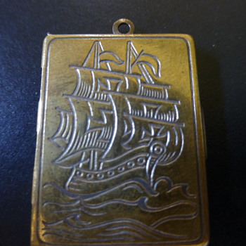 Wartime vintage locket - Fine Jewelry