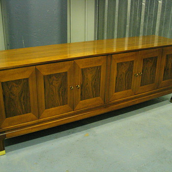 Very cool dining set and bedroom set in excellent condition