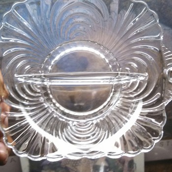 Cambridge "Caprice" 2 part nut dish - Glassware
