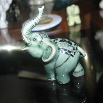 Miniature glass elephant - Animals