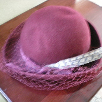 Old maroon women's hat with 2 feathers and veil