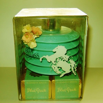 Rare Vintage Vanity! Elizabeth Arden Blue Grass Powder Puff & Bath Cubes - Accessories