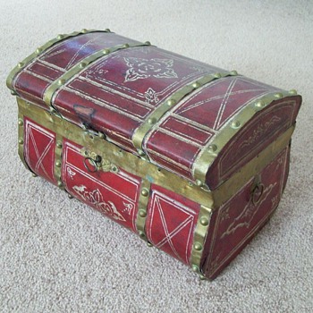 Favorite Jenny Lind Doll Trunk - Furniture
