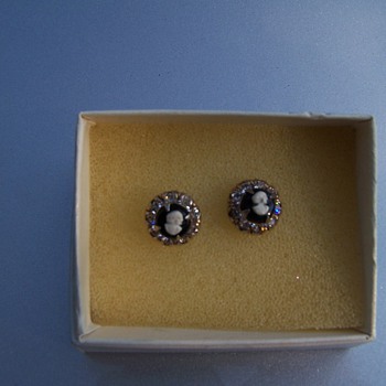 Vintage Cameo Earrings - Costume Jewelry