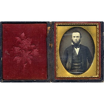 Cased 1/9-Plate Daguerreotype of Unidentified Gentleman. Early 1850s. - Photographs