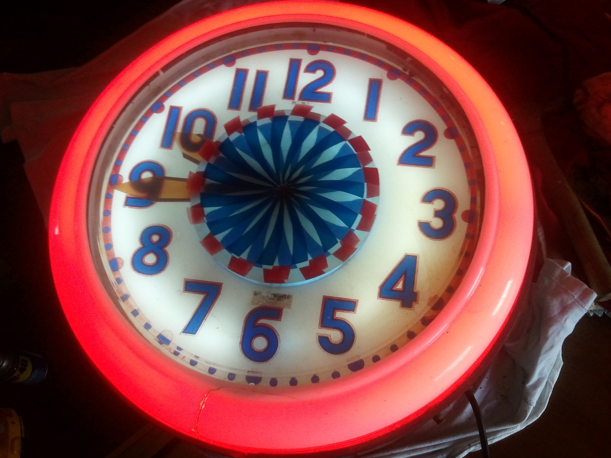 Cleveland Spinner Neon Clock | Collectors Weekly