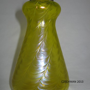 AWESOME KRALIK CHARTREUSE ART GLASS VASE DRAPED DECOR - Art Glass