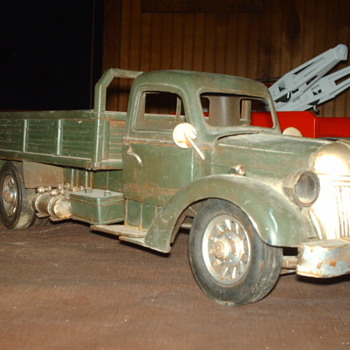 unknown toy truck - Model Cars