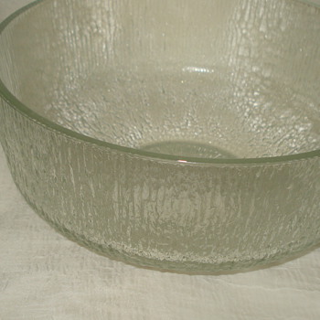   INDIANA GLASS FRUIT BOWL.  - Glassware
