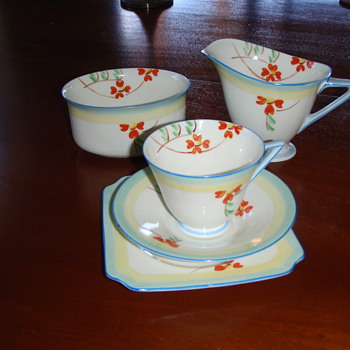 Royal Doulton tea set - China and Dinnerware