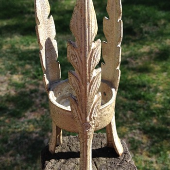 Holder made from cast iron