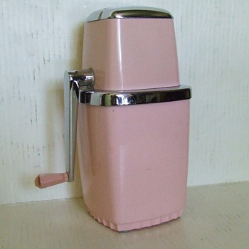 Vintage 1950's Maid of Honor Ice Crusher. - Kitchen