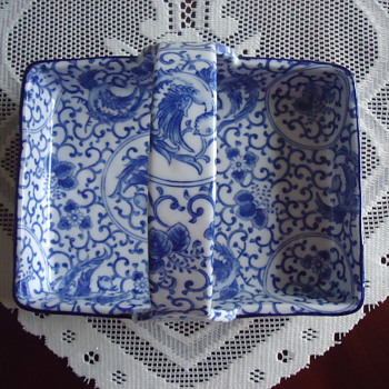 blue & white porcelain serving tray.