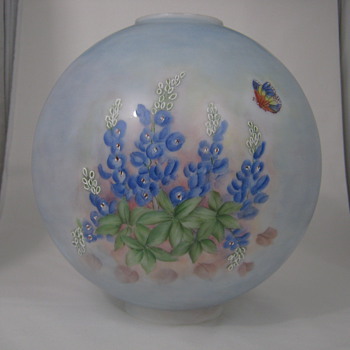 ANTIQUE HURRICANE OIL LAMP GLOBE HAND PAINTED TEXAS BLUEBONNETS AND BUTTERFLY - Art Glass