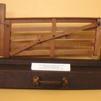 SALESMAN SAMPLE GATE IN A BOX - Advertising