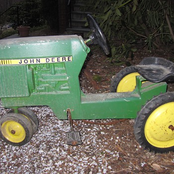 Kids John Deere Pedal Tractor