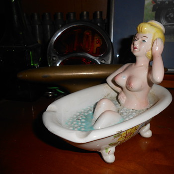 Novelty ashtray - Art Pottery