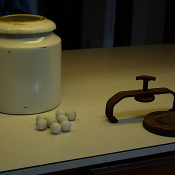 NEED INFO ON MY ANTIQUE JUG (OR CROCK) 