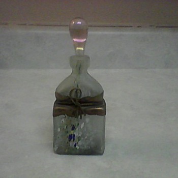 PRETTY PERFUME BOTTLE