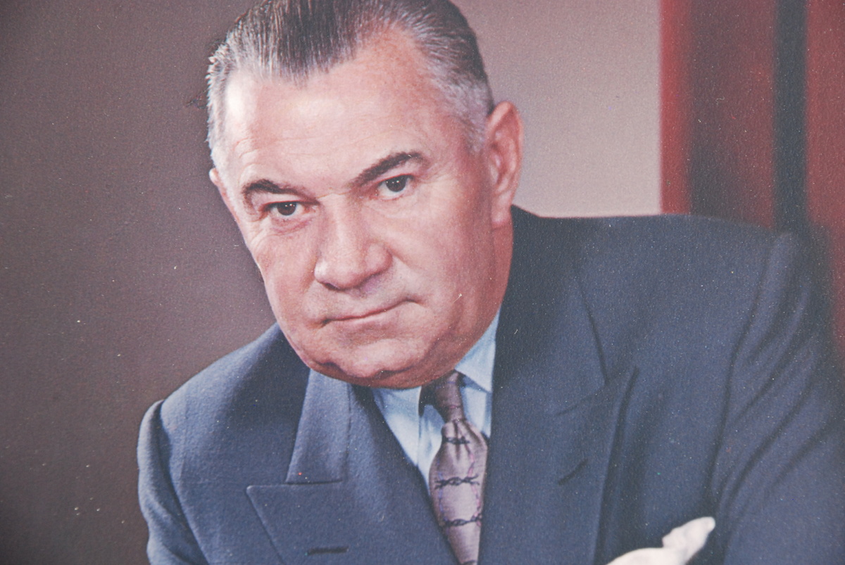 LAWRENCE DALE BELL, ( LARRY BELL ), FOUNDER OF BELL AIRCRAFT CO