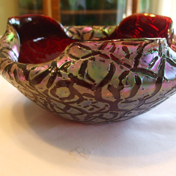 Iridescent BRAIN-LIKE Textured  RUBY BOWL- Need Help ID-ing - Art Glass