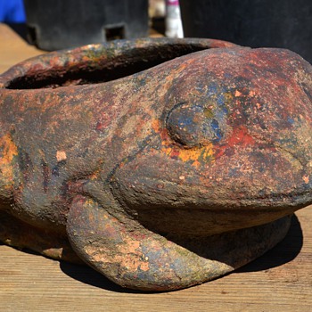 Old Frog Planter - Animals