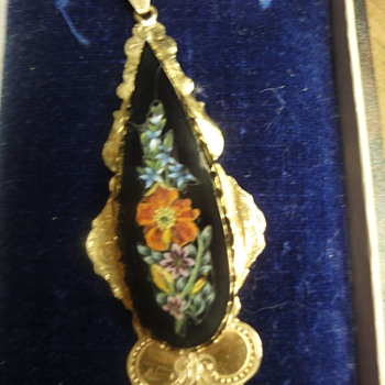 Micro mosaic mounted in 14K flower pendant 