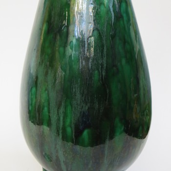 Mid Century Vase~3 Legged~Modern 'Rocket' Shape~Unmarked~Look Familiar?