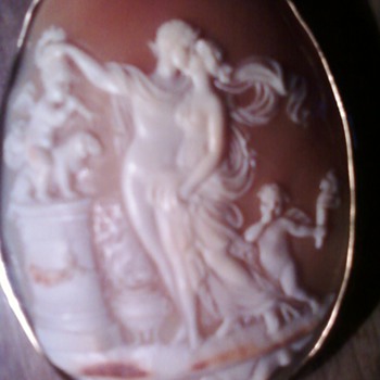 Shell cameo of love? or a wedding? - Fine Jewelry