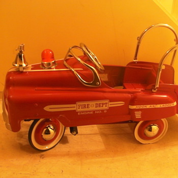hook and ladder Fire Truck No.9 - Model Cars