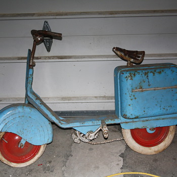 clueless please help! I have no info on this scooter and would like to figure out what it is