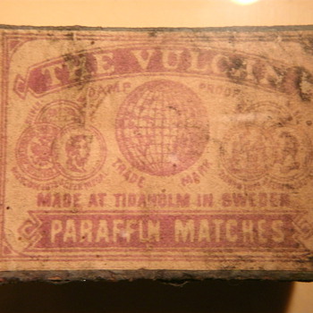 Small wooden boxes and paper. - Tobacciana