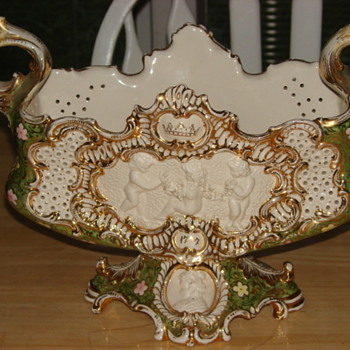 Unknown Footed Porcelain Gilded  Flower Bowl 1777(?) - Art Pottery