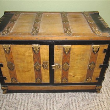 Bureau trunk explained - Furniture