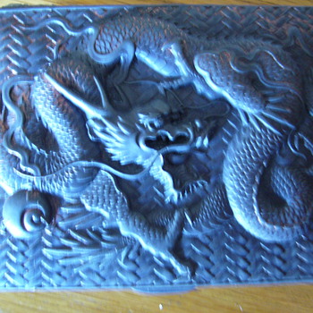 Box with dragon