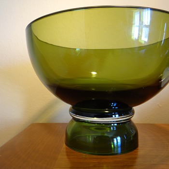 MARQUIS BY WATERFORD GREEN BOWL - Glassware