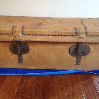 Hide-covered trunk