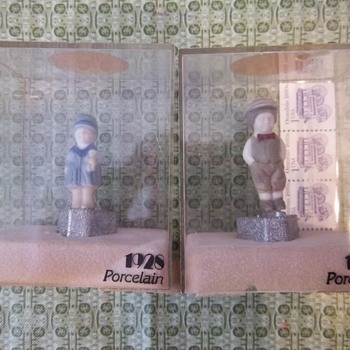 1928 Porcelain Hand painted miniature stickpins