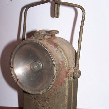 vintage railroad lantern?? I don't know, please help!