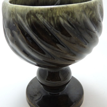 HULL U.S.A. POTTERIES - Green Goblet Planter