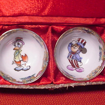 Disney MICKEY MOUSE & DONALD DUCK SAKE CUPS w/BOX