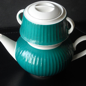 Retro 2-tiered Teapot/Kaffe pot MAKER? GroBe? 