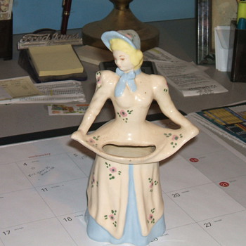 1941-46 Weil Ware Vase - Art Pottery