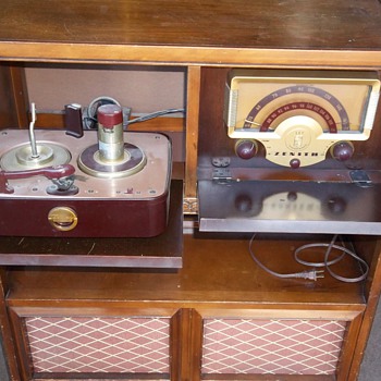 Zenith Console Radio - Radios